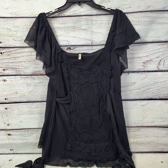 Studio Y Large Black Mesh Flutter Sleeve Top Lace Appliqué Detail - Picture 1 of 7